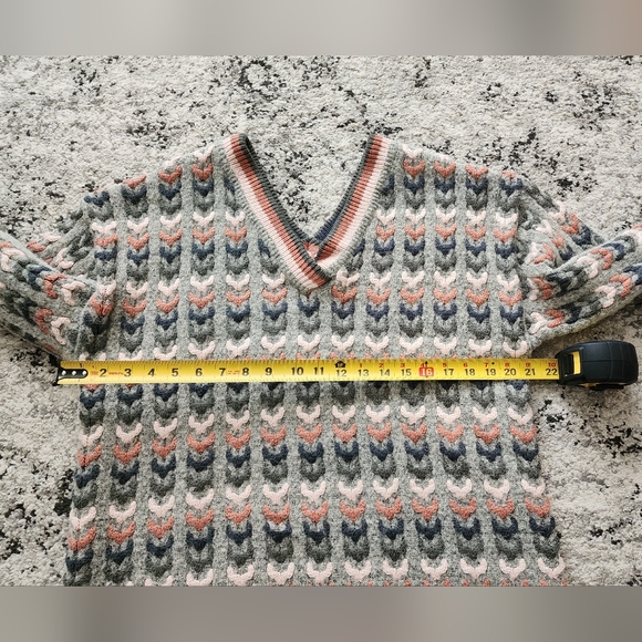 Cottage Core Chunky Woven Sweater Womens Size M Gray Mauve Kerrick Vneck - Picture 8 of 10